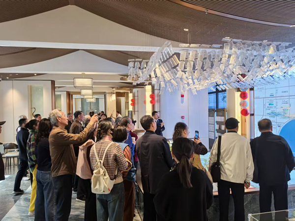 ����+�����������������������